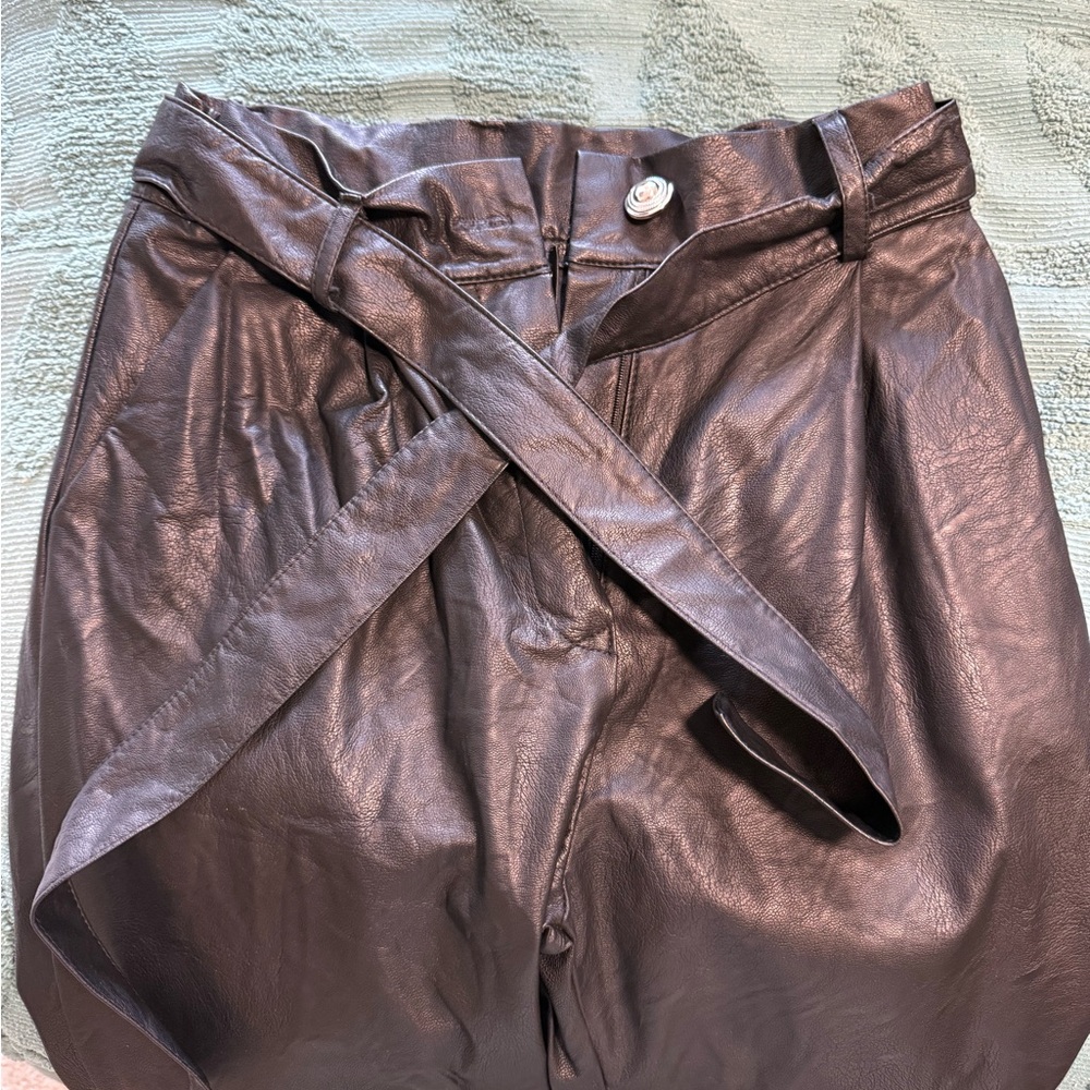 Elegant Black Cropped Leather Pants